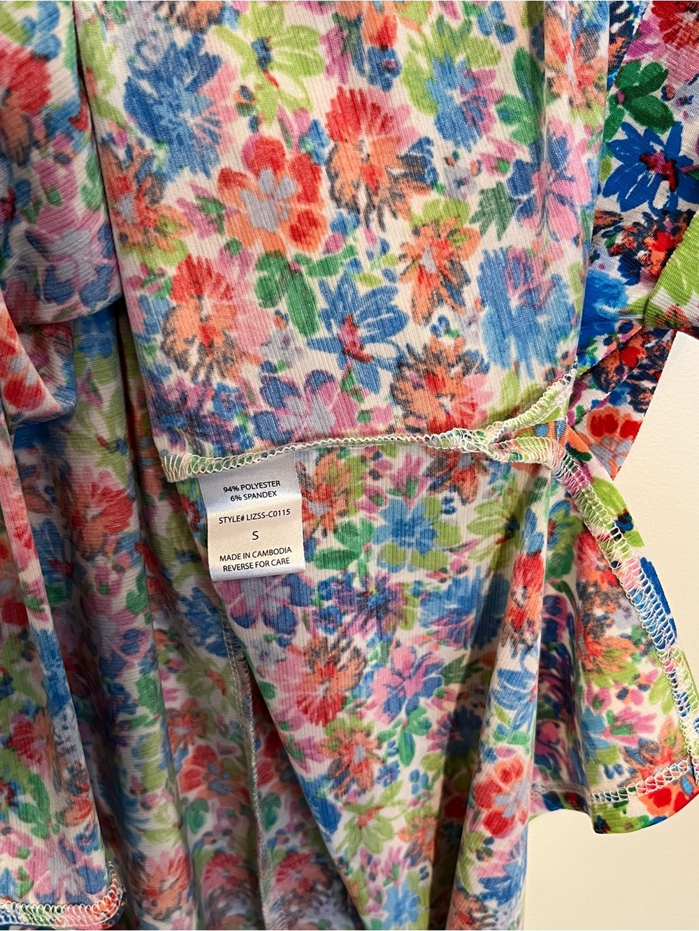 Dear Scarlett Short Sleeve Floral Top Vibrant Womens Small V Neck Flowy Stretch - Picture 4 of 5